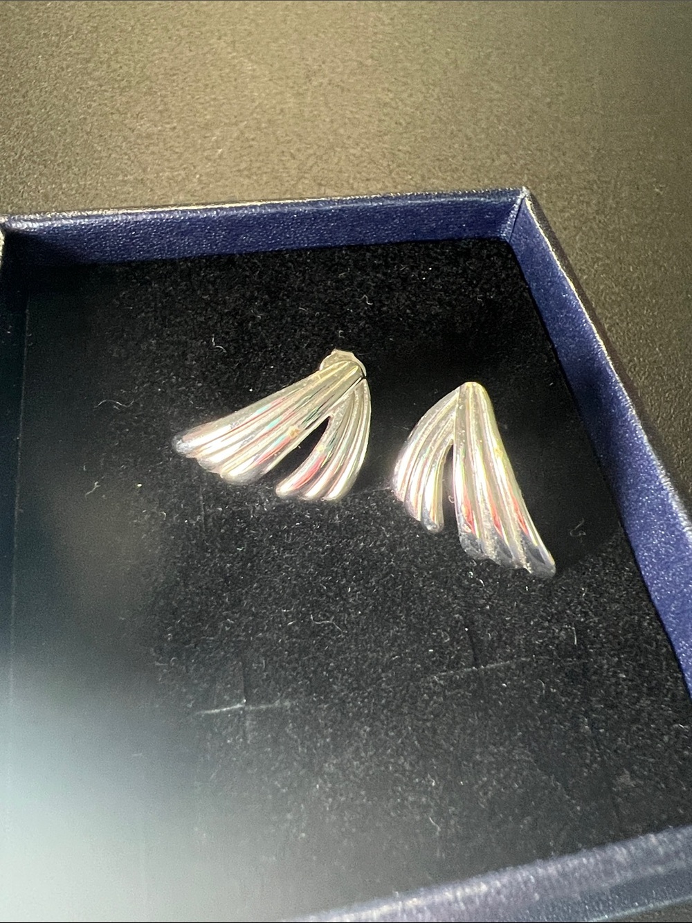Vintage Avon Elegant Silver Fan-Style Clip Earrings - Feminine Winged Design